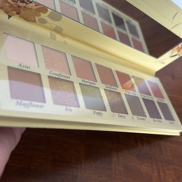 Laura Geller Wildflower Wishes Eyeshadow 14 Multi Finish Eyeshadows - Picture 8 of 9